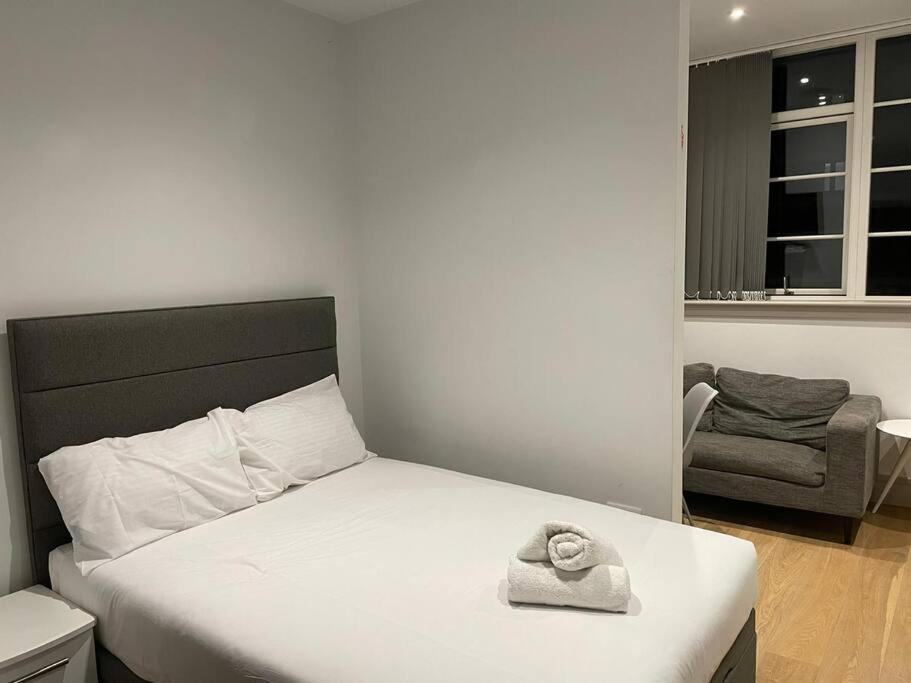 Monthly Stays 1Bed Serviced Studio Apartment Free Wifi & Netflix Whitechapel London Perfect For Solo & Coupled Guests Exterior foto